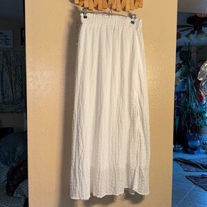 NWOT NIAY solid White textured double layered maxi Skirt Size M. Elastic waist i